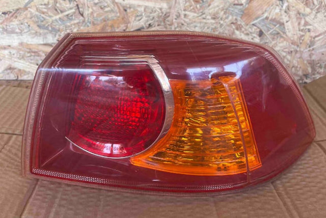 Задний правый стоп 8330A622 MITSUBISHI