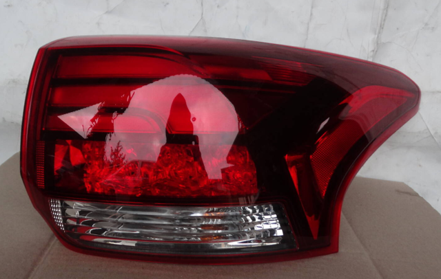 Задний правый внешний фонарь 8330B006 MITSUBISHI