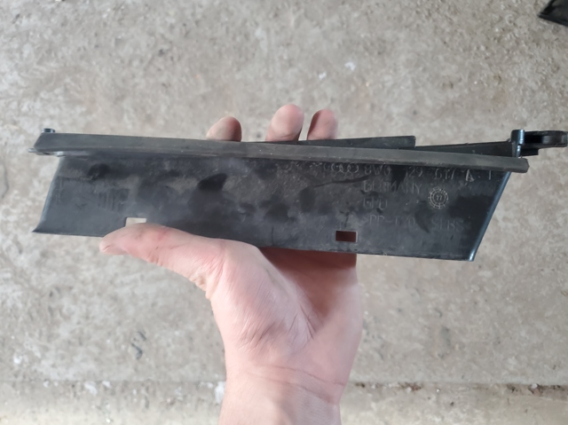 Воздухозаборник 8W0129617A VAG