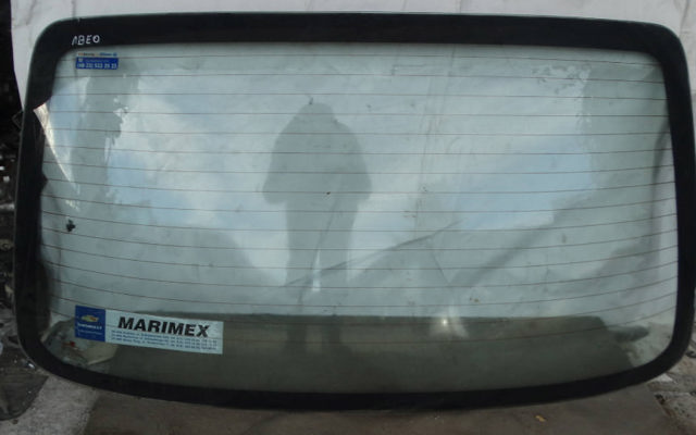 Заднее автостекло 96540963 GM