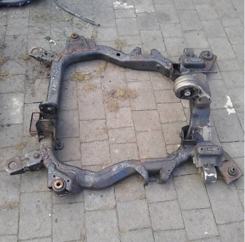 Поперечина передней подвески 96819176 GM