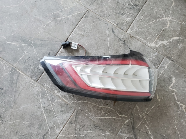 Задний левый стоп HT4Z13405E FORD