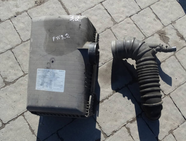Корпус воздушного фильтра, верхняя часть MR404842 MITSUBISHI