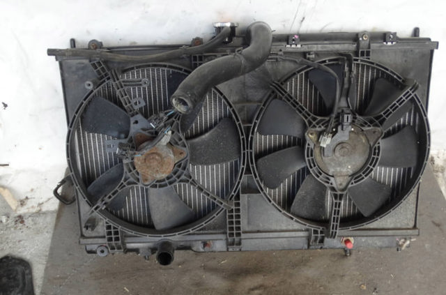 Радиатор MR571798 MITSUBISHI