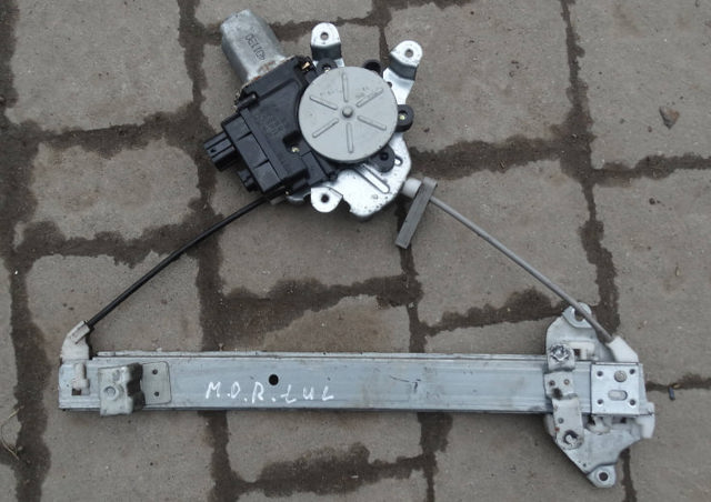 Моторчик стеклоподъемника двери задней, правой MR573888 MITSUBISHI