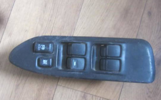 Кнопки переднего левого стекло подъёмника MR587943 MITSUBISHI