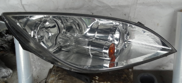 Вставка фары правой MR957354 MITSUBISHI