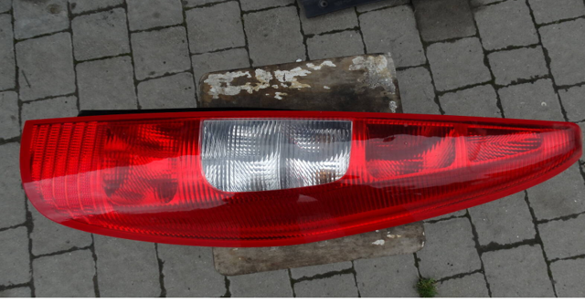 Фонарь задний правый MR957374 MITSUBISHI