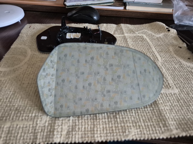 Стекло зеркала заднего вида, правого 4G0857536E VAG