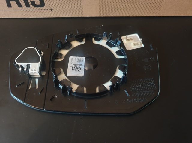 Зеркальный элемент правого зеркала заднего вида 51165A24394 BMW