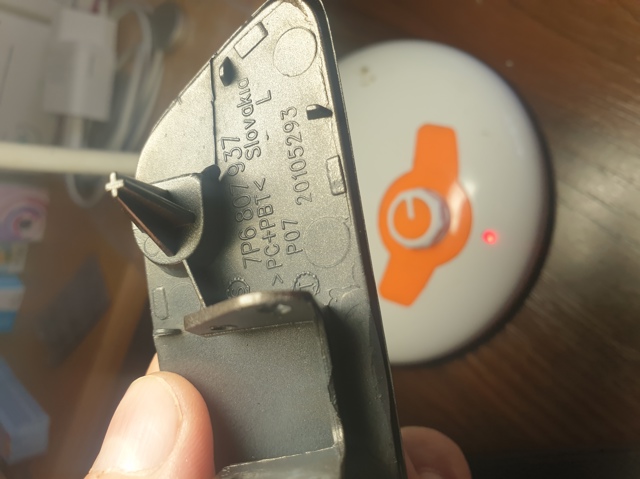 Накладка форсунки омывателя передней фары 7P6807937 VAG