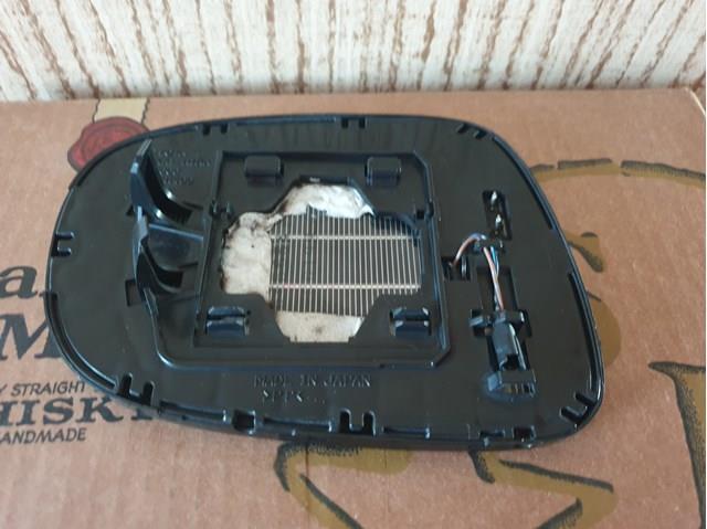 Стекло зеркала заднего вида, правого 8793153250 TOYOTA