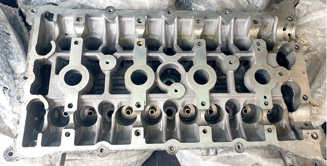 Головка блока цилиндров 1005A863 MITSUBISHI