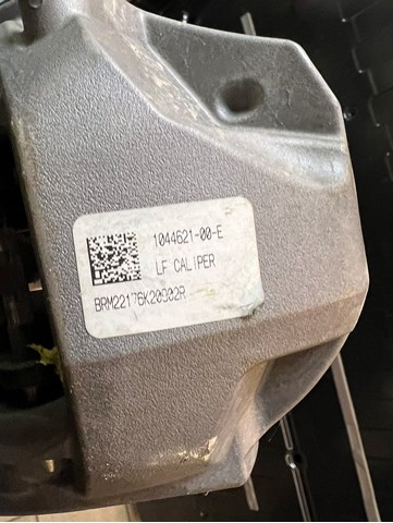 TESLA 104462100E Суппорт тормозной передний левый в наличии Кривой Рог