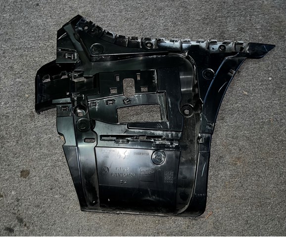 Правое крепление заднего бампера 51127357148 BMW
