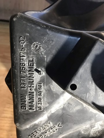 13717543162 BMW Корпус воздушного фильтра купить в Ужгород