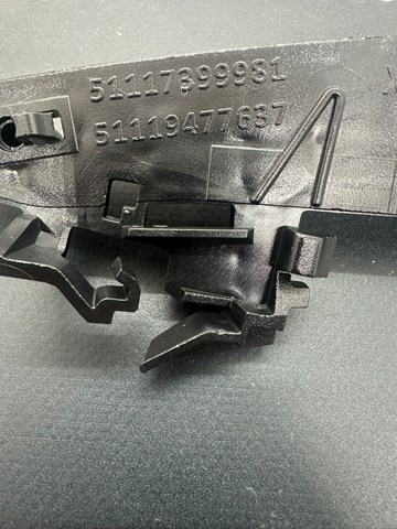 BMW 51117399981 Направляющая переднего бампера правая в наличии Львов