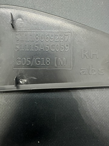 BMW 51118069237 Заглушка бампера буксировочного крюка передняя правая в наличии Тернополь
