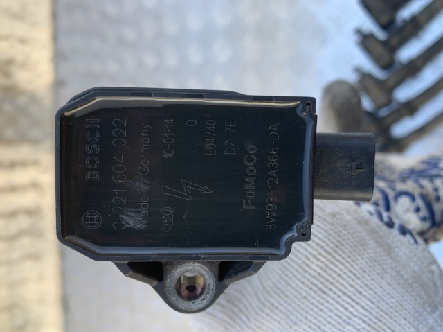 LR010687 LAND ROVER Катушка зажигания купить в Житомир