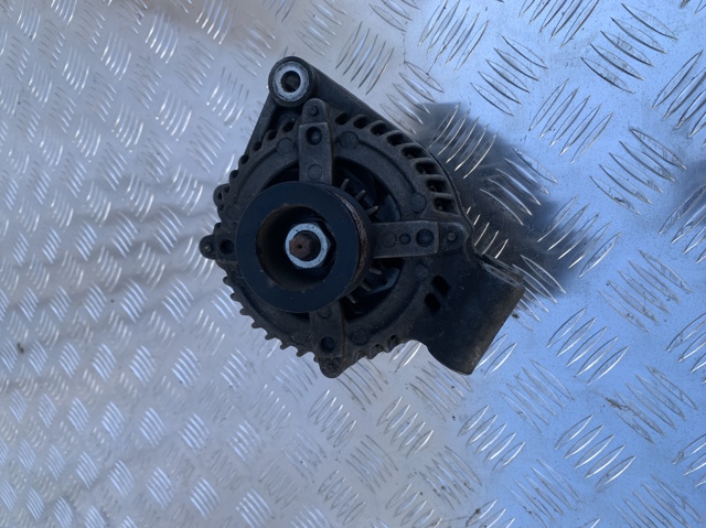 Автомобильный генератор LR011231 LAND ROVER