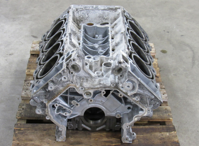 Блок цилиндров LR012290 LAND ROVER