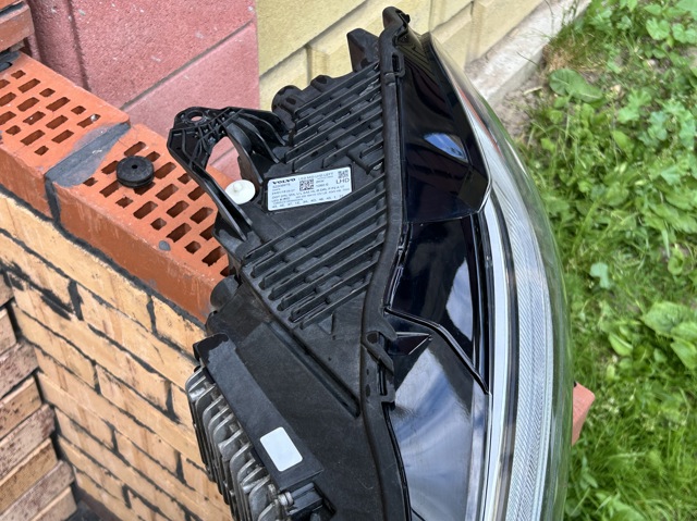 32208975 VOLVO Фара левая купить в Павлоград