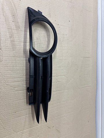 VAG 8P3807681A Заглушка (решетка) противотуманных фар бампера переднего левая в наличии Тернополь