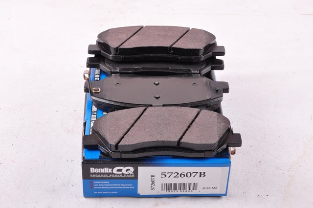 Колодки тормозные передние дисковые 572607B BENDIX