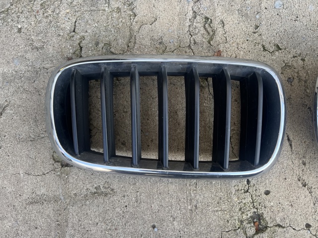 Решетка радиатора правая 51137294486 BMW