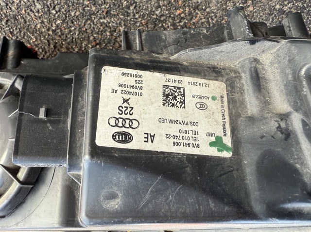 8V0941006 VAG Правая фара купить в Черкассы