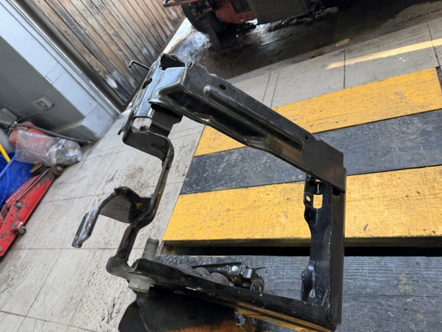 51117422225 BMW Усилитель бампера переднего купить в Винница