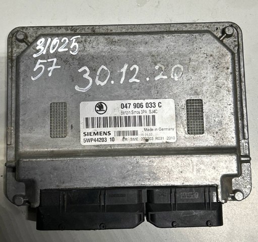 Электронный блок управления двигателем 047906033C VAG