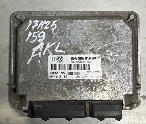 VAG 06A906019AK Модуль управления (ЭБУ) двигателем в наличии Чернигов