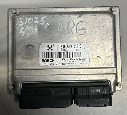Электронный блок управления двигателем 8D0906018G VAG