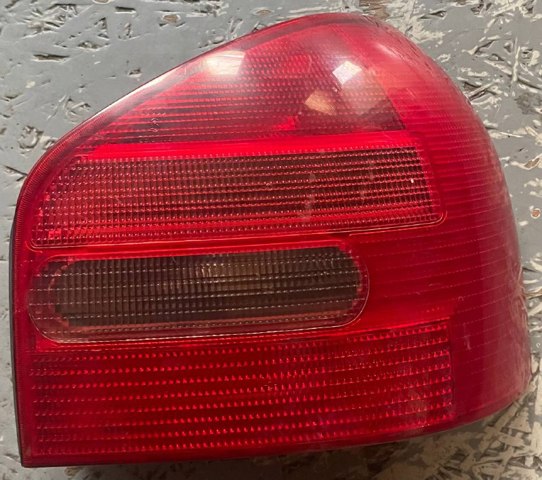 Фонарь задний правый 8L0945096 VAG