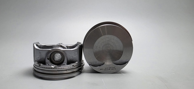 028PI00134002 MAHLE Поршень в комплекте на 1 цилиндр, 2-й ремонт (+0,50) купить в Львов