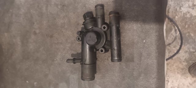 RENAULT 8200674368 Корпус термостата в наличии Ирпень