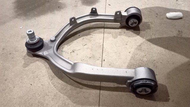 TESLA 128832600A Рычаг передней подвески верхний правый в наличии Ровно