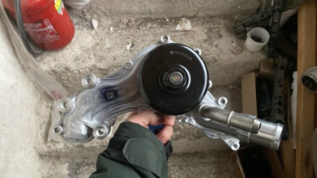 Помпа охлаждения 5184498AK CHRYSLER