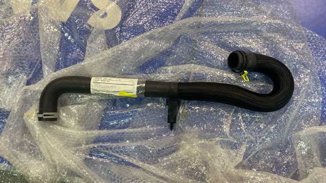 Патрубок системы охлаждения 55038026AJ CHRYSLER