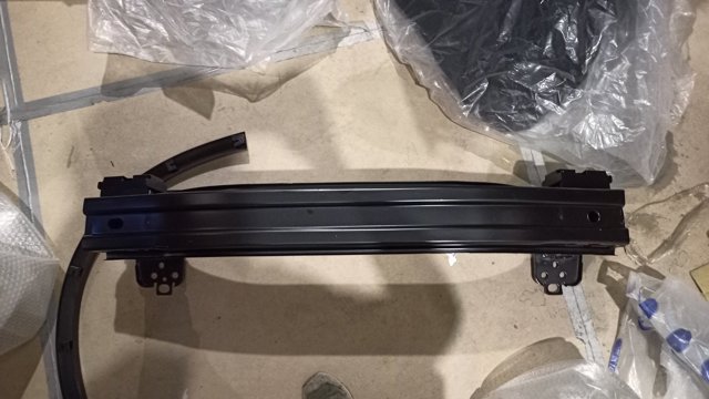 Балка бампера переднего 68243667AA CHRYSLER