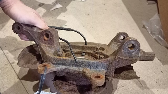 68246619AA Цапфа задняя правая купить Одесса