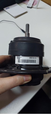 Правая опора двигателя 68252522AA CHRYSLER