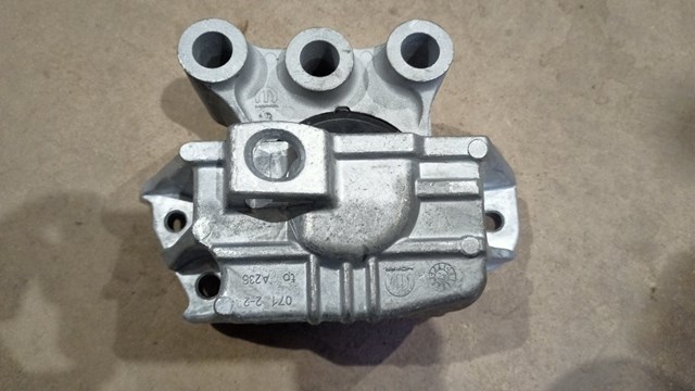 Правая опора двигателя 68328737AA CHRYSLER