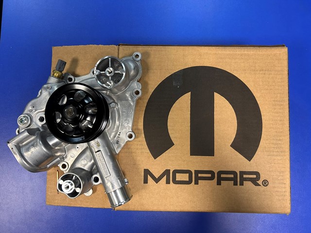 Помпа охлаждения 68346916AA CHRYSLER