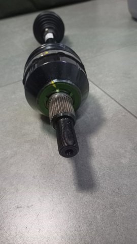 CHRYSLER 68586204AA Правая полуось в наличии Черкассы