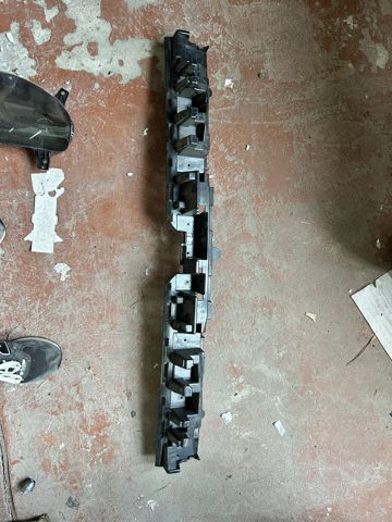 Кронштейн бампера заднего, центральный LB5Z17E855D FORD