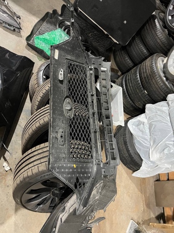 FORD LB5Z8200FC Решетка радиатора в наличии Днепр