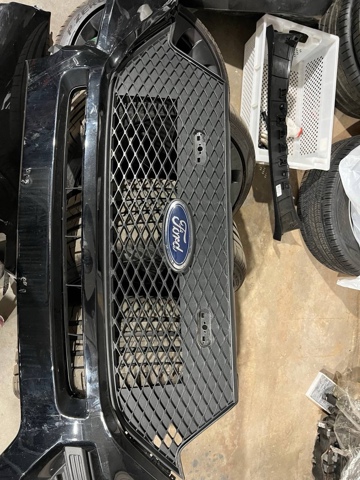 Решетка LB5Z8200FC FORD