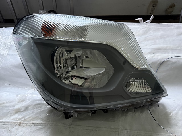 Основная фара - вставка A9068202461 MERCEDES
